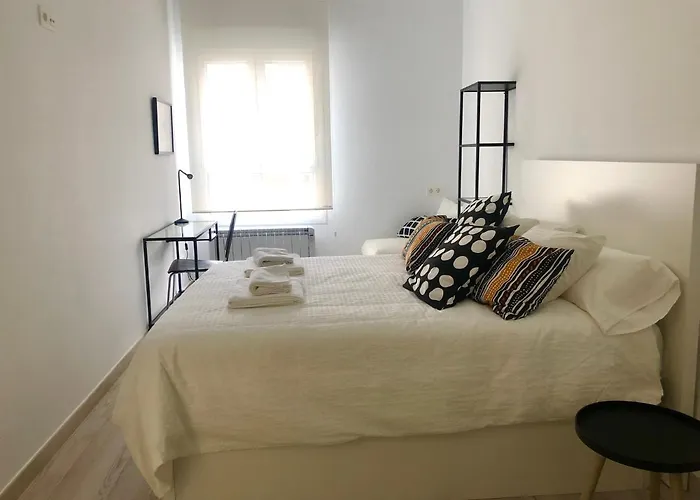 Foodies Location. Surf. Netflix . 3 Bdr