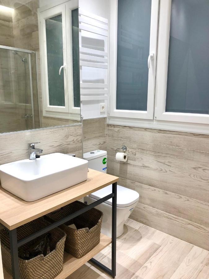 Foodies Location. Surf. Netflix . 3 Bdr Apartment San Sebastian