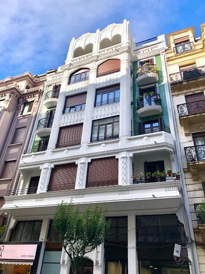 Apartment Foodies Location. Surf. Netflix . 3 Bdr