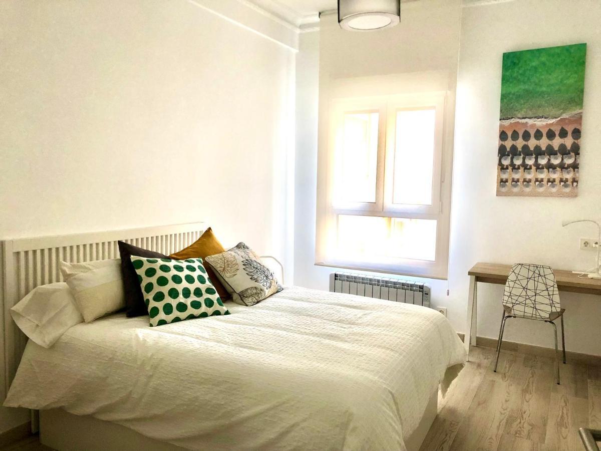Foodies Location. Surf. Netflix . 3 Bdr San Sebastian