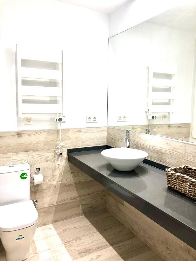 Foodies Location. Surf. Netflix . 3 Bdr Apartment