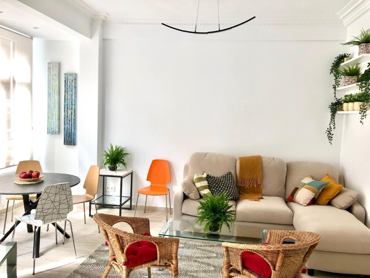Foodies Location. Surf. Netflix . 3 Bdr Apartment *