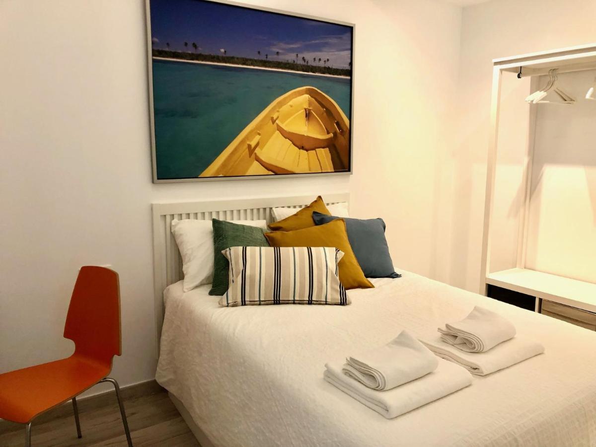 Apartment Foodies Location. Surf. Netflix . 3 Bdr *